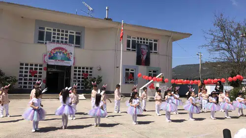 Bilecik Gölpazarı miniklerin gösterisiyle duygusal anlara sahne oldu