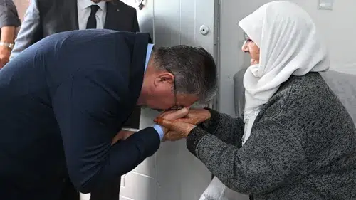 Vali Yılmaz bayramda kapı kapı dolaşıp yaşlıları yalnız bırakmadı