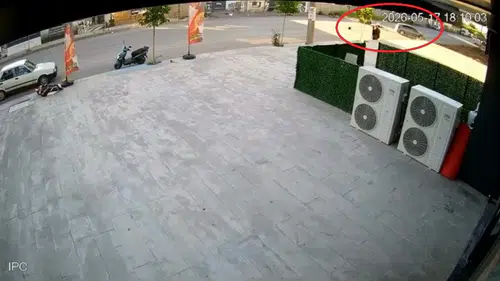 Diyarbakır'da motosikletin otomobile çarptığı kaza saniye saniye görüntülendi