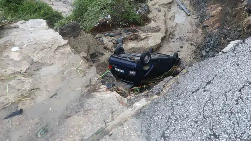 Hatayda sağanak yolda çökme yarattı bir kişi hayatını kaybetti
