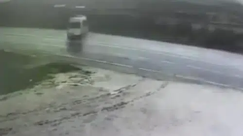 Malatya yolunda minibüsün takla attığı anlar kameraya yansıdı