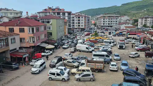 Kastamonu Cide'de bayram trafiği kilitlendi