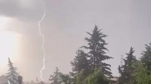 Kastamonu'da spor salonunu küle çeviren yıldırım kamerada