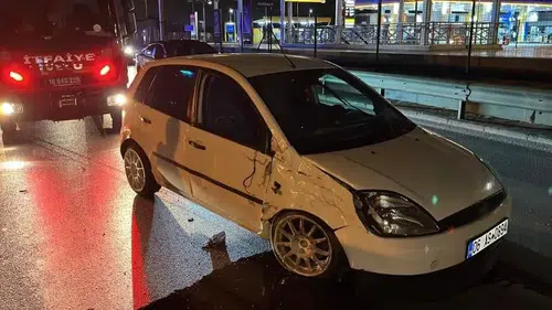 Bursa Mudanya Bulvarı üzerinde sıkıştırma sonucu dört kişi yaralandı