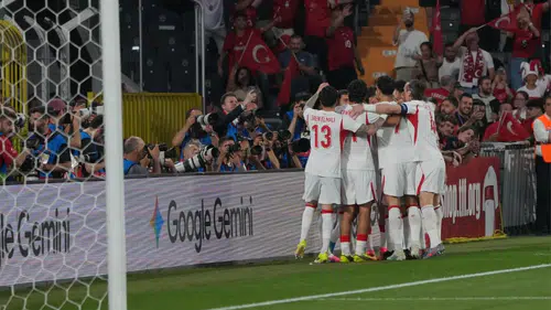 Milli futbolcu Eren Elmalı sağlık kontrolünden temiz raporu aldı