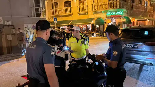 Genez Sokak sakinlerinin gürültü isyanına polis operasyonla yanıt verdi