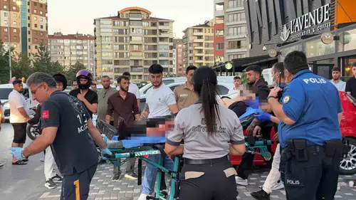 Kayseri’de AVM önünde bıçaklı saldırı