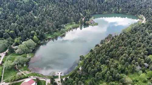 Bolu Gölcük Tabiat Parkı bayram kalabalığını geride bıraktı