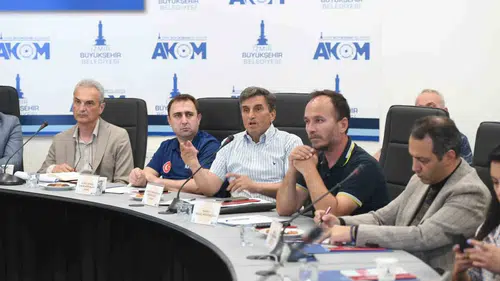 İzmir orman yangınları için tüm ekiplerini seferber etti