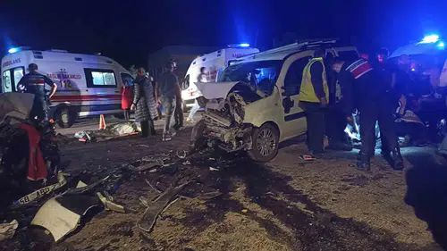 Sivas Gürün yolunda acı kaza Hac dönüşü baba hayatını kaybetti