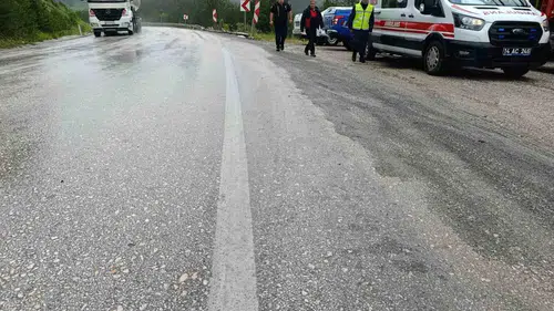 Mudurnu yolunda sürücüsünün hakimiyetini kaybettiği araç şarampole uçtu