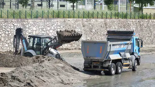 Hüdavendigar Parkı’nda dere temizliği başladı