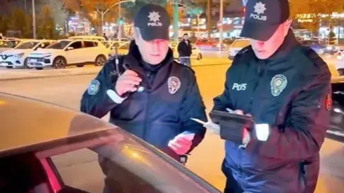 Isparta sokaklarında polis denetimi Binlerce kişi kontrol edildi