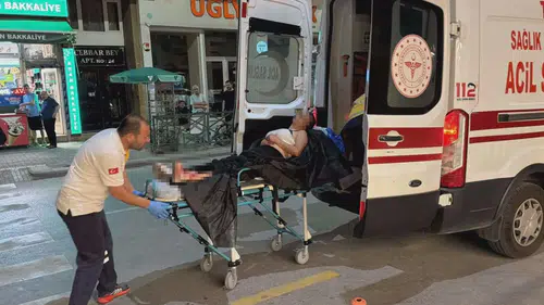 Eskişehir’de parkta alkol alan arkadaş grubu birbirine girdi