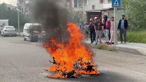 Tamirden çıkan motosiklet yolda alev topuna döndü