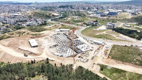 Çayırova'nın yeni hastanesinde kaba inşaatın yarısı bitti