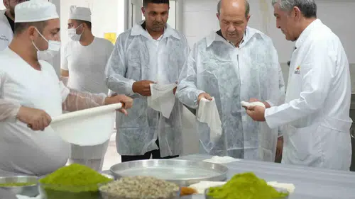 Ersin Tatar Gaziantep baklavasının sırrını yerinde inceledi