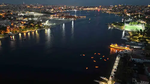 Haliç'te ışıklı kano keyfi Akşam saatlerinde görsel şölen