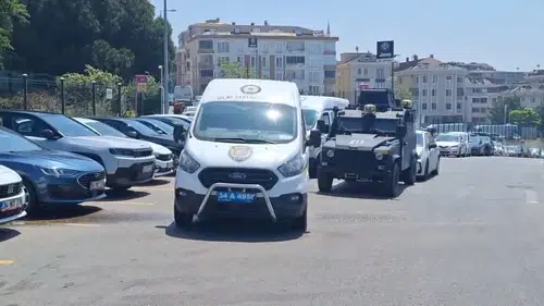Maltepe'de bir galeri kurşunların hedefi oldu