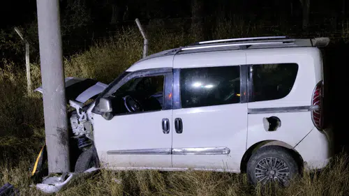 Keşan'da alkollü sürücü direğe çarparak kaza yaptı
