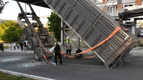 Yozgat trafiğini kilitleyen tır kazası