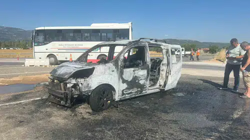 Muğla Kötekli yolunda yanan araçtan kıl payı kurtuldular