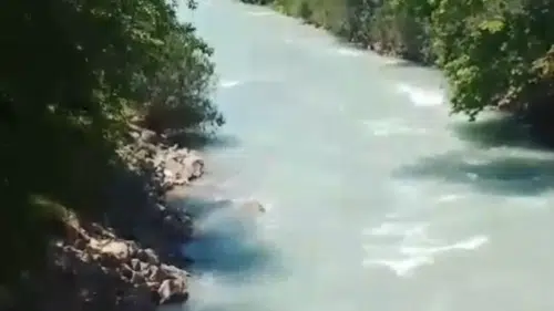 Adana'da serinlemek için girdiği çayda kaybolan genç aranıyor