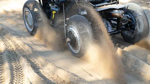 Goodyear Ay yüzeyi için örgü zırhlı lastik üretti