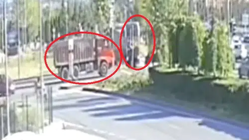 Kayseri’de kamyon ve tramvay çarpıştı