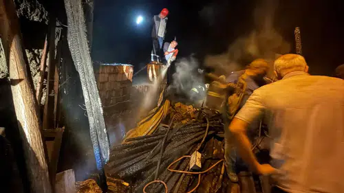 Konya'da depo yangını mahalleliyi sokağa döktü