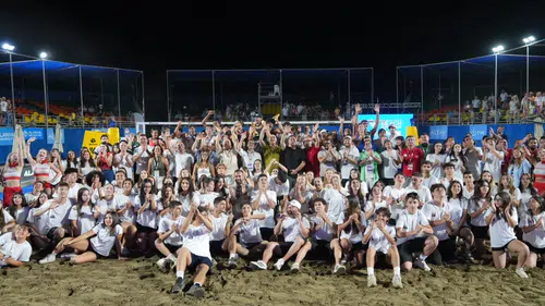 Alanya'da plaj voleybolu heyecanı şampiyonların belirlenmesiyle noktalandı