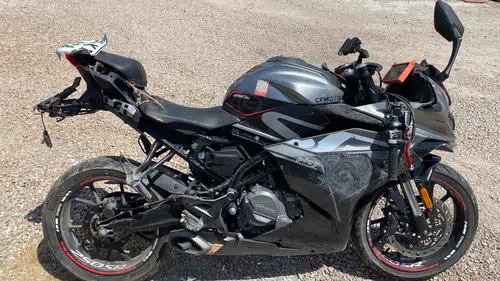 Gölcük’te motosikletli gencin ölümüne neden olan sürücü kaçtı?