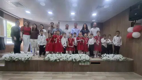 Sarıgöllü minikler yeni sahnelerinde yeteneklerini sergiledi