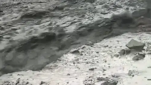 Elazığ’da sağanak sele dönüştü Tarlalar ve yollar sular altında
