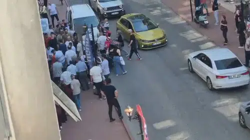 Zonguldak'ta dedesinin elini bırakan çocuk motosikletin altında kaldı