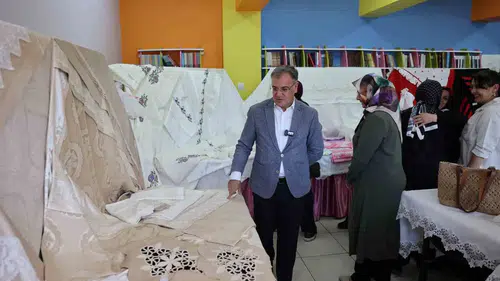 Hacılarlı kadınların el emeği sergisi görücüye çıktı