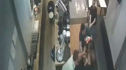 Kadıköy’deki kafede dehşet anları güvenlik kamerasına yansıdı