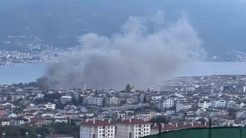 Derince'de gecekondu yangını mahalleliyi sokağa döktü