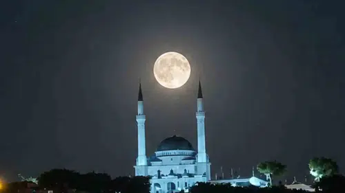 Edremit’te dolunayın gökyüzü şovu büyüledi