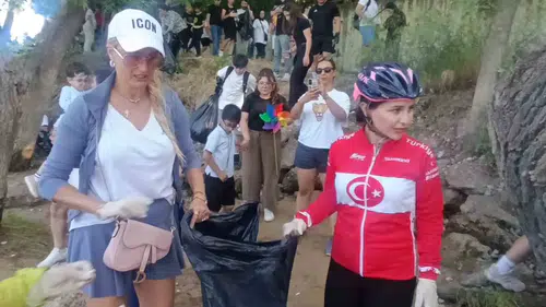 Manavgat sokaklarında bisikletli çevre farkındalığı