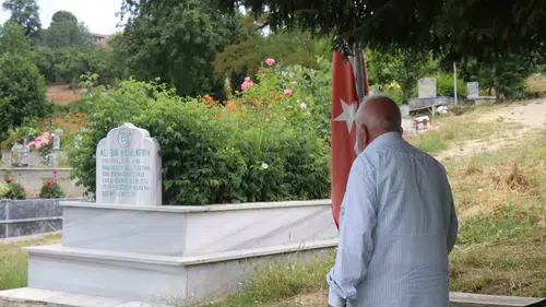 Sahabe mezarını bulmak için kütüphanesini gözden çıkardı