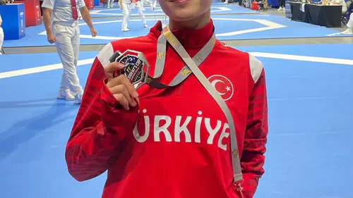 Denizlili Zehra Orhan Almanya'dan gümüş madalyayla döndü