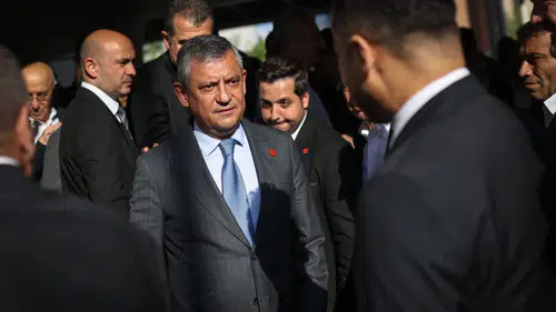 Özgür Özel'den CHP il başkanlarına sahip çıkma çağrısı