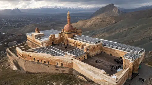 İshak Paşa Sarayı bayram tatilinin gözdesi oldu