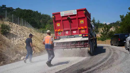 Turgutlu yollarında asfalt yenileme mesaisi başladı