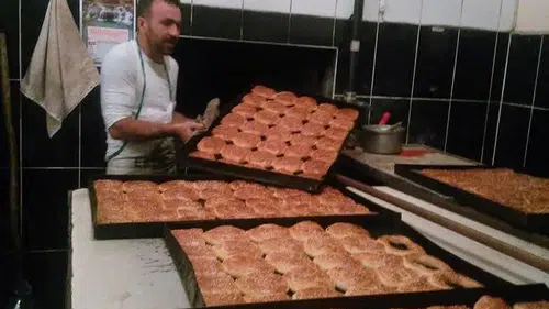 Diyarbakır Çermik kaplıcalarında sezon açıldı çörekler kapışılıyor