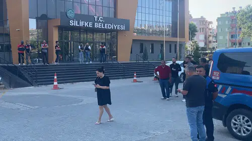 Silifke Belediyesi’ne sabah baskını düzenlendi