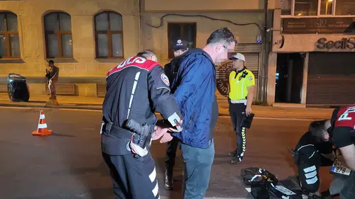 Kadıköy sokaklarında helikopterli denetim Aranan şüpheli kıskıvrak yakalandı