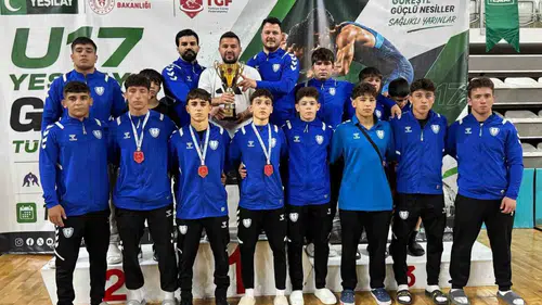 Şahinbeyli güreşçiler minderde Türkiye şampiyonu oldu