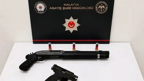 Malatya’da taksi içindeki gence ateş açan üç kişi yakalandı